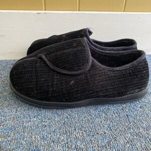 Mens sz 11 slip on slippers w/adjustable top strap black